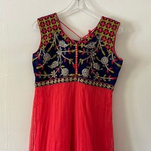 Traditional Indian wear doesn’t come with the dupatta